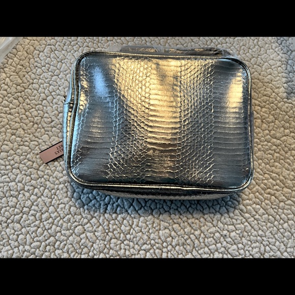 Victoria Secrets Bag - Picture 7 of 8